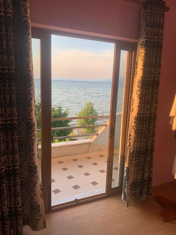 Vila Deni Tushemisht Villa